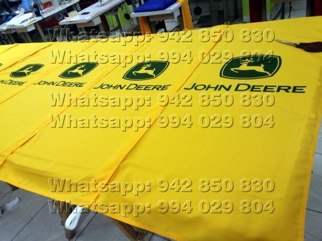 banderas L Invertida John Deere en Perú