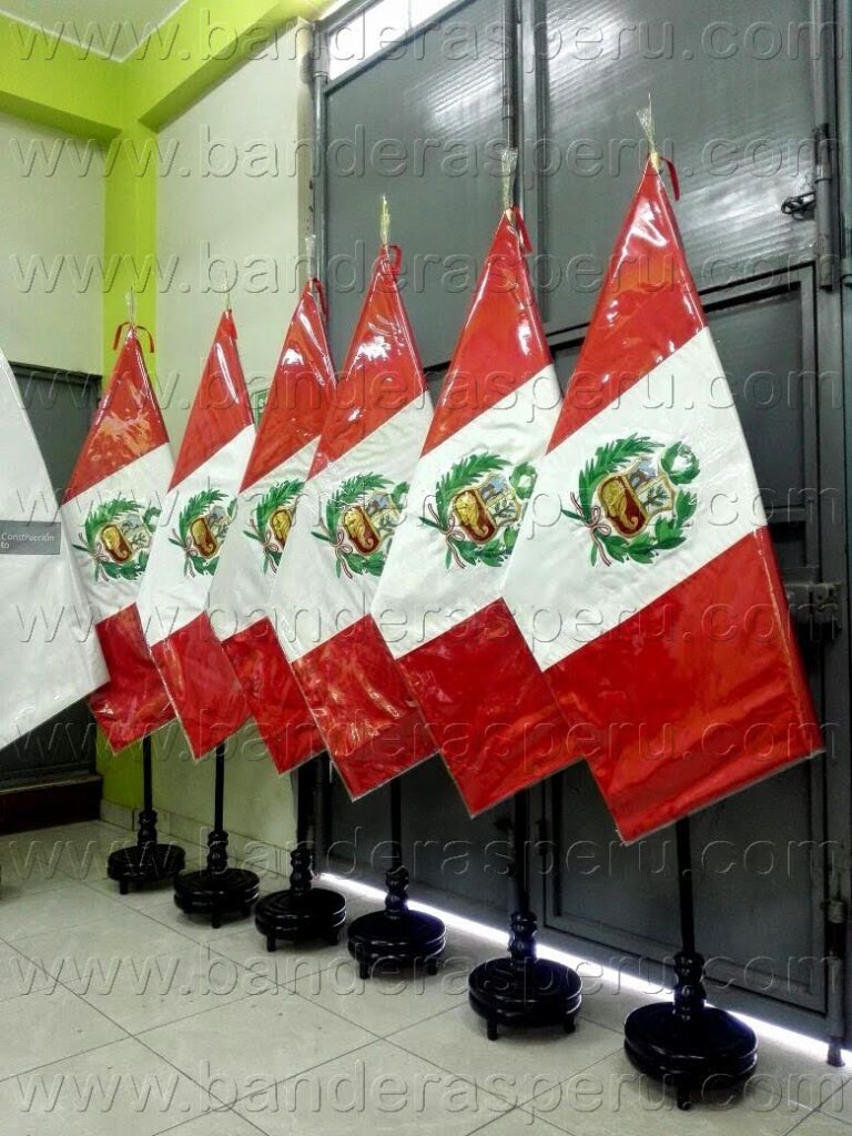Estandartes bordados en Peru